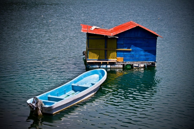 La canoa atracada